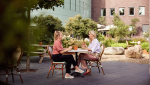 Geniet van koffie en thee op het terras in Amersfoort