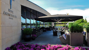 Het terras in Amersfoort bij Van der Valk