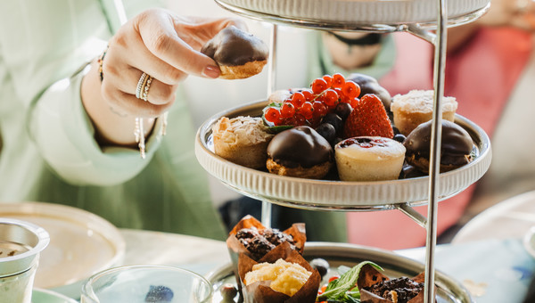 Geniet van de lekkerste hartige en zoete hapjes tijdens een High Tea